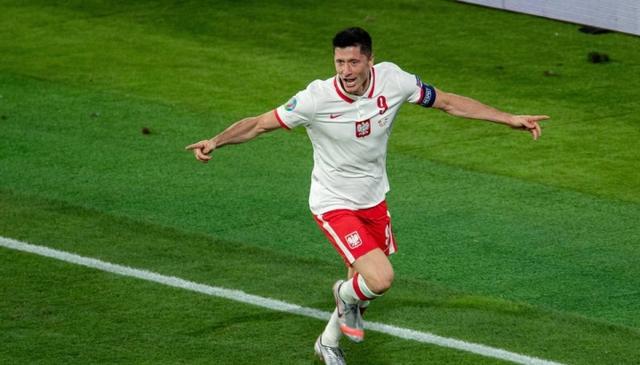 九游网页客户端-阿斯顿维拉迎荷甲关键赛，国际比赛日队长鼓劲，球迷炸锅，控场能力受关注(阿斯顿维拉战意强烈)